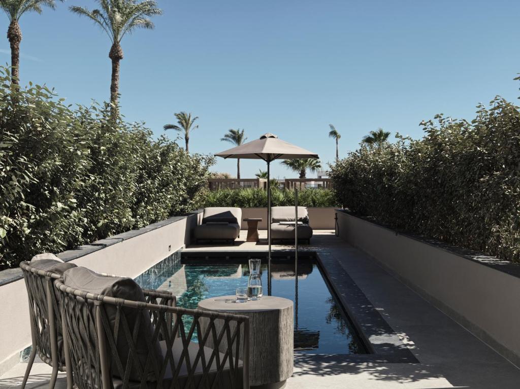 Bazén v ubytování Ammades All Suites Beach Hotel & Spa - Adults Only nebo v jeho okolí