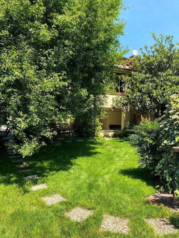 Kép Cozy Villa with Backyard and Fireplace in Sapanca szállásáról Sapancában a galériában