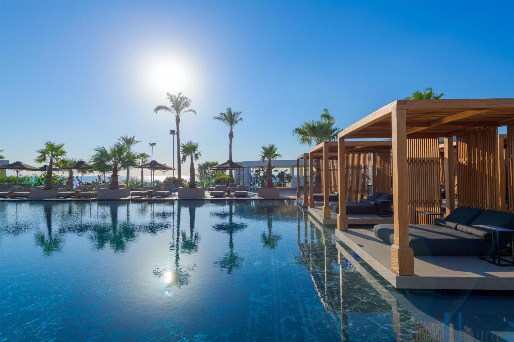 Bazén v ubytování Ammades All Suites Beach Hotel & Spa - Adults Only nebo v jeho okolí