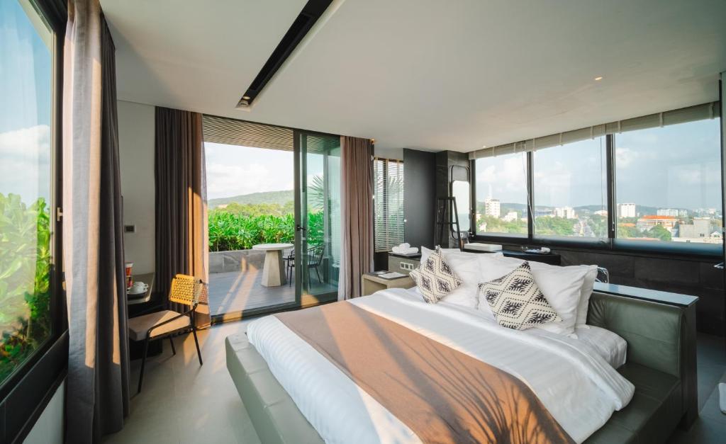 Rooftop Partial Seaview Suite