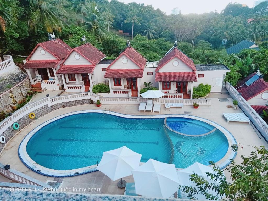 an overhead view of a swimming pool at a resort at Hong Bin Bungalow in Phu Quoc