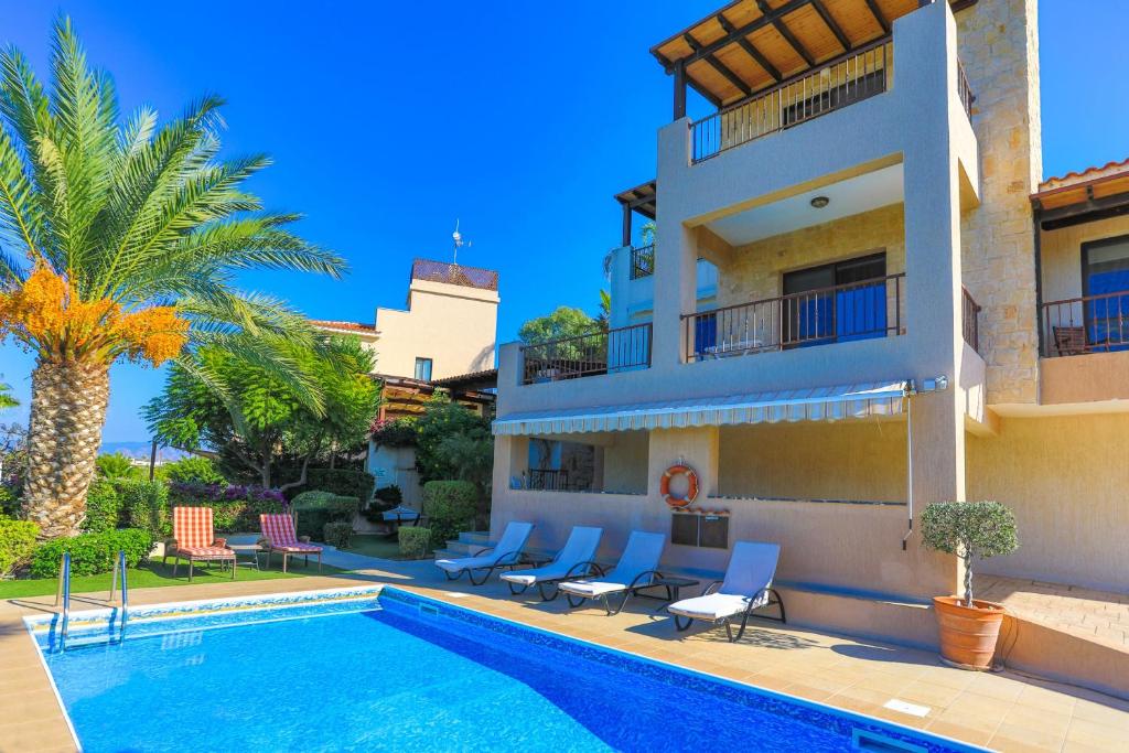 a villa with a swimming pool in front of a building at Villa Arbanassi in Lachi