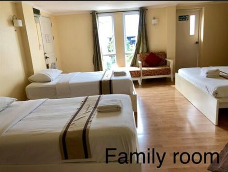 Postel nebo postele na pokoji v ubytování Triple Palms House