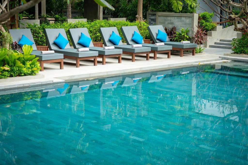 Bazén v ubytování Eightfold Urban Resort nebo v jeho okolí