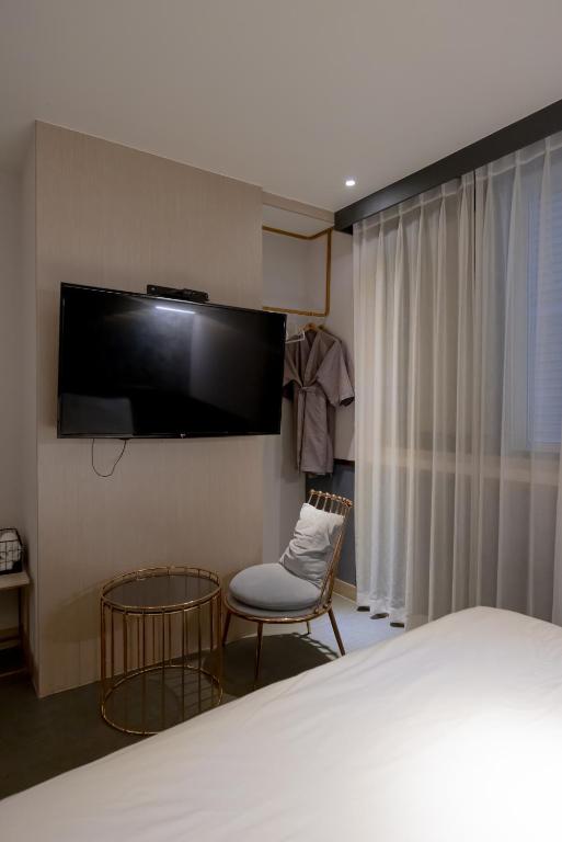 TV a/nebo společenská místnost v ubytování Hound Hotel Seomyeon-Beomcheon
