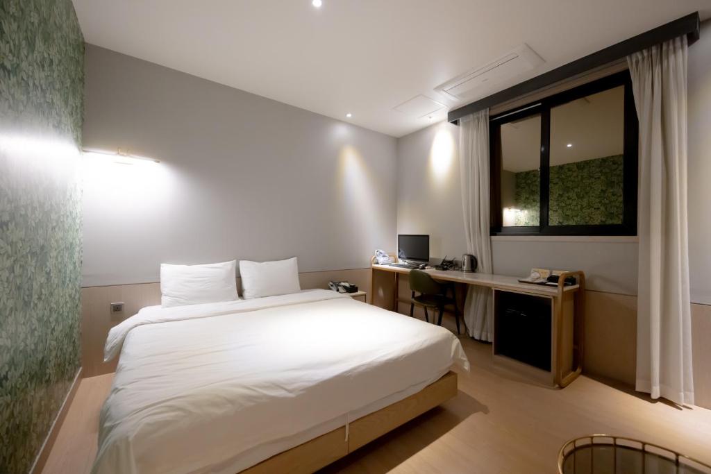 Postel nebo postele na pokoji v ubytování Hound Hotel Seomyeon-Beomcheon