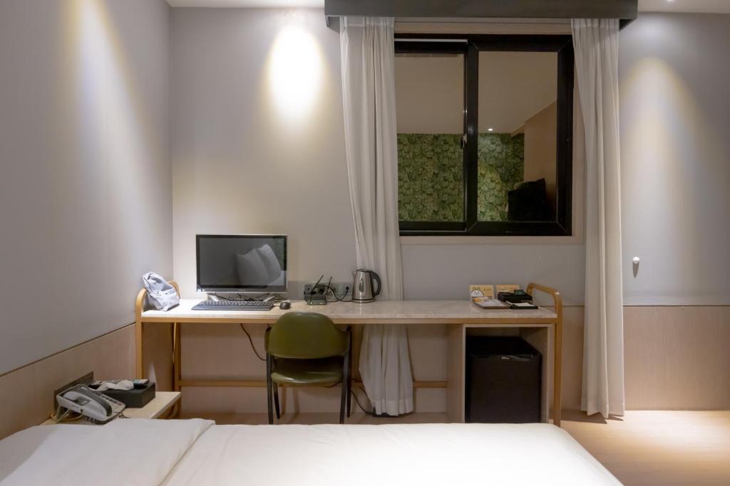 TV a/nebo společenská místnost v ubytování Hound Hotel Seomyeon-Beomcheon