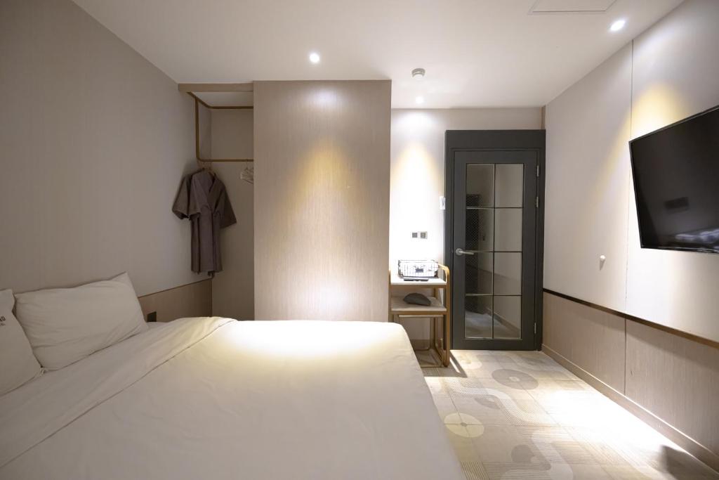 Postel nebo postele na pokoji v ubytování Hound Hotel Seomyeon-Beomcheon