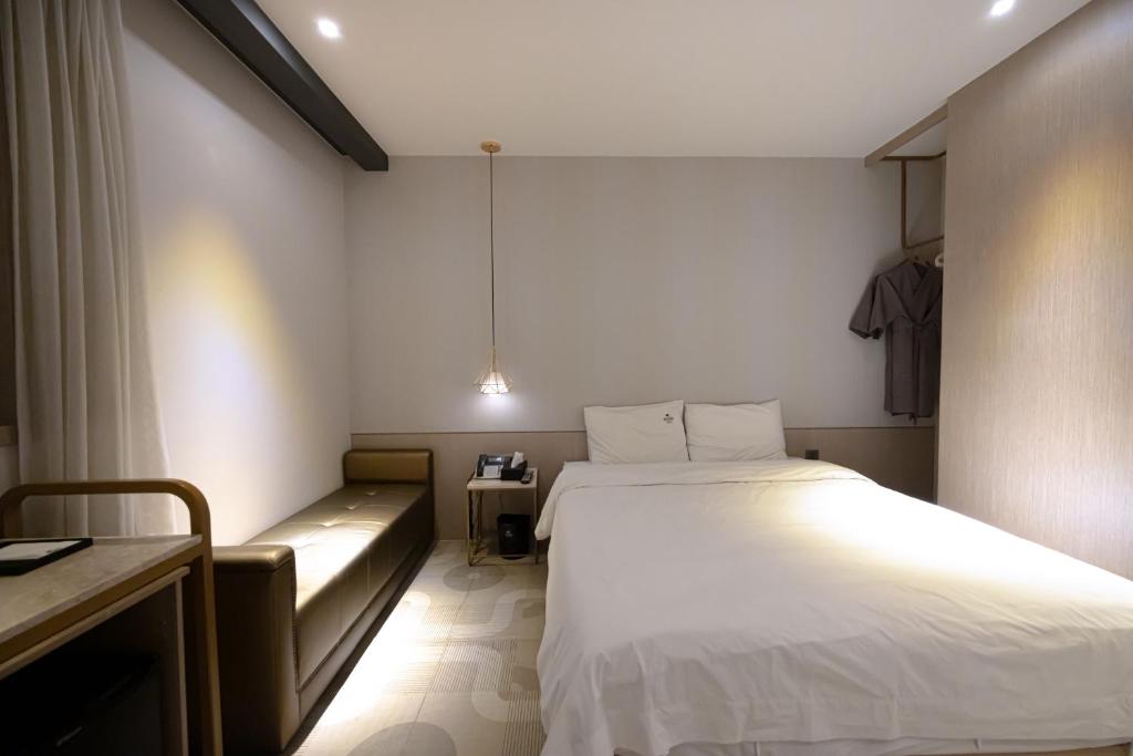 Postel nebo postele na pokoji v ubytování Hound Hotel Seomyeon-Beomcheon