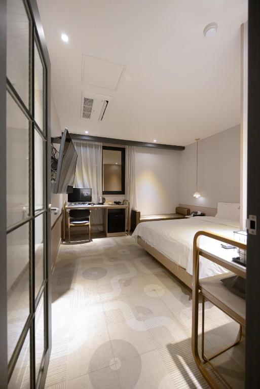 Postel nebo postele na pokoji v ubytování Hound Hotel Seomyeon-Beomcheon