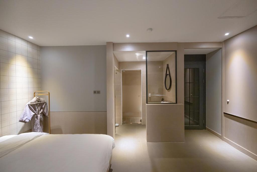Postel nebo postele na pokoji v ubytování Hound Hotel Seomyeon-Beomcheon