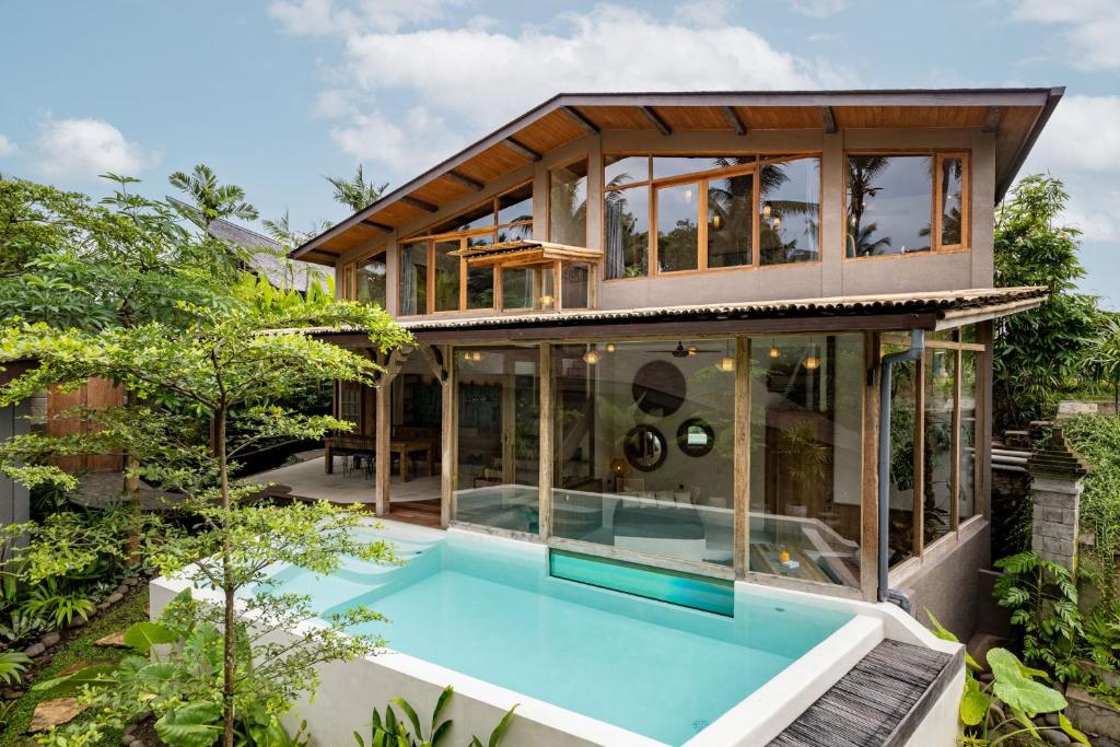 TOP 10 Mejores Hoteles de Lujo en Ubud, Bali 409574390