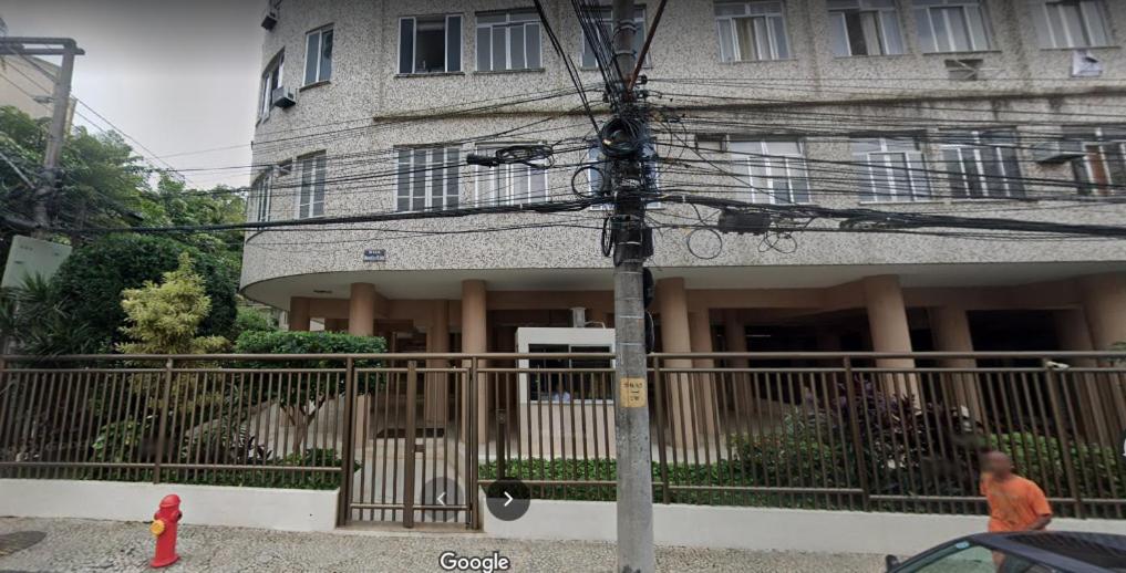 Quarto-sala com WiFi em rua tranquila de Botafogo - Housity