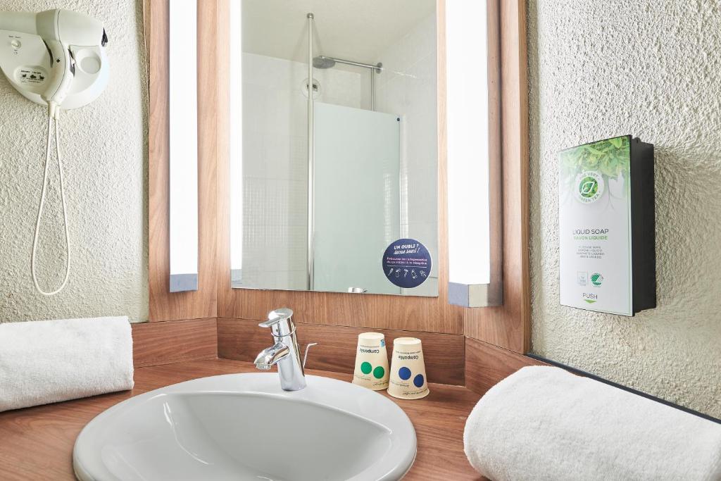 Campanile Lyon Centre - Berges du Rhône - Resim 33