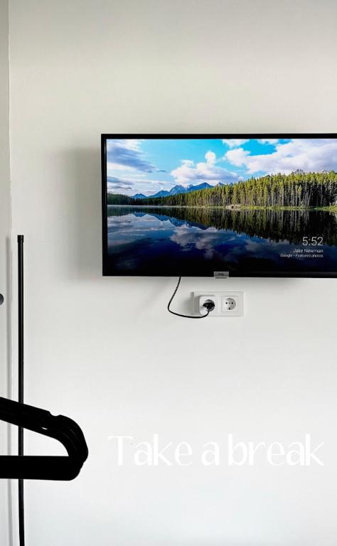 TV a/nebo společenská místnost v ubytování Express Inn