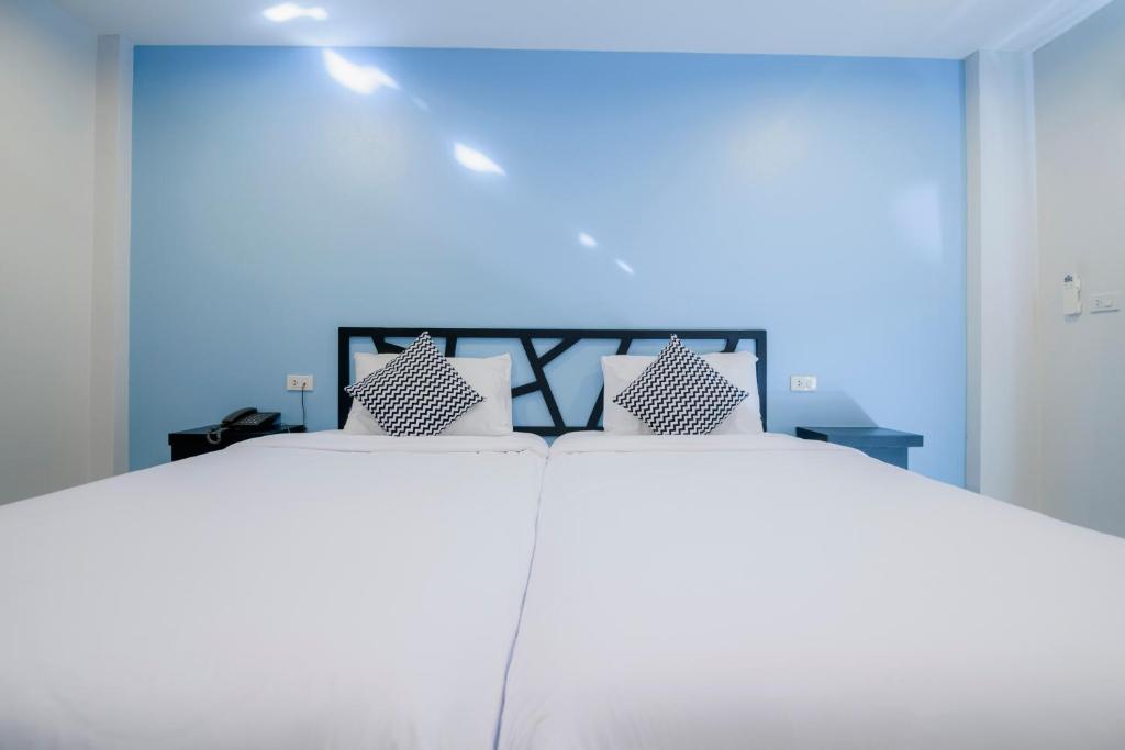 
Balcony Twin Room - City View
