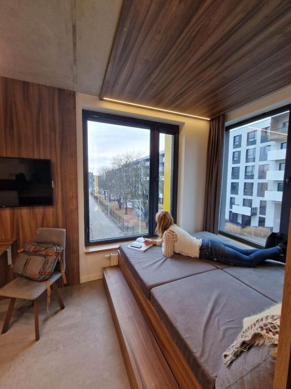Postel nebo postele na pokoji v ubytování Legnicka Business Apartments