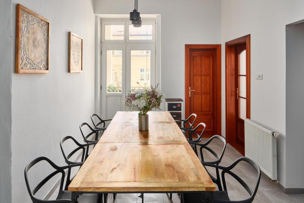 Fotografie z fotogalerie ubytování Prague Days - Spacious 3BDR Apartment - Trendy Neighbourhood v Praze