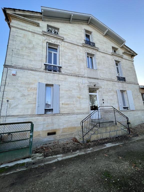 Budynek, w którym mieści się apartament