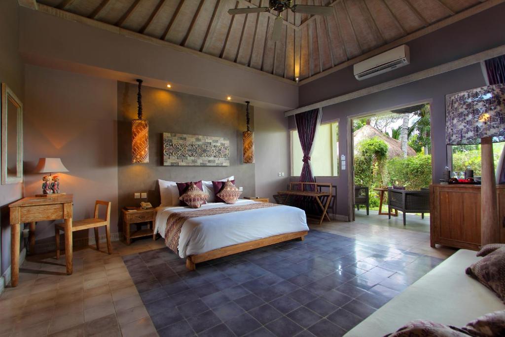 Una cama o camas en una habitación de MATHIS Retreat Ubud
