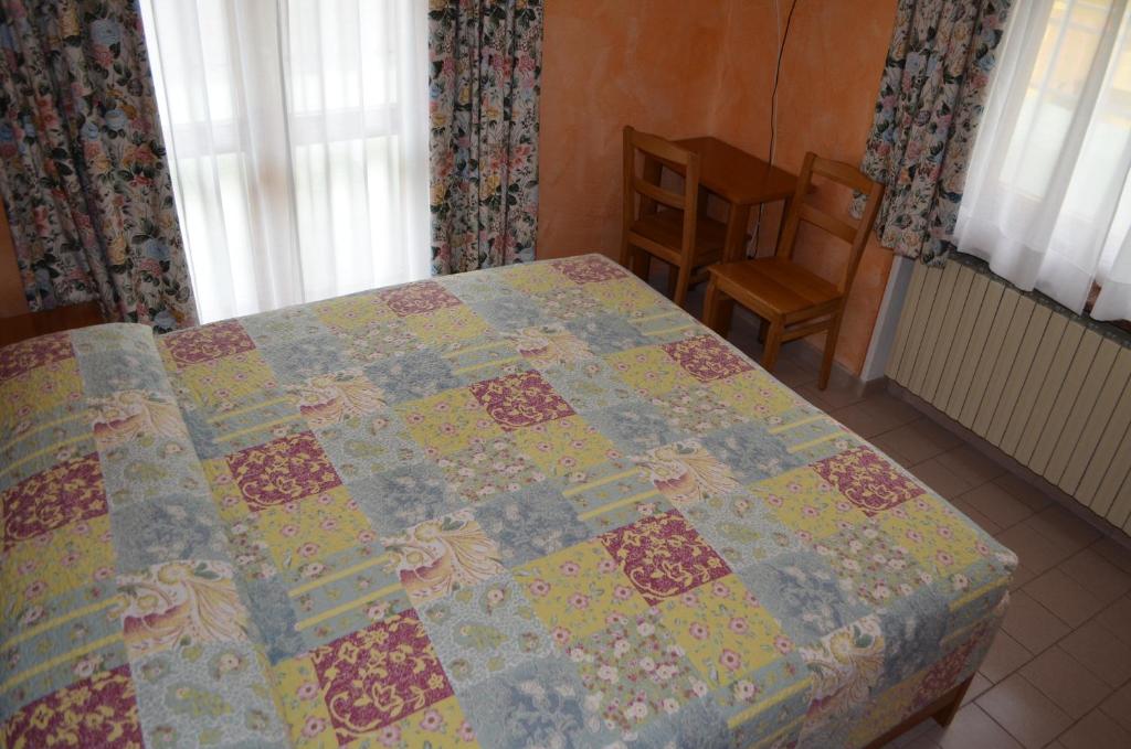 Posteľ alebo postele v izbe v ubytovaní Hotel Chateau des Dames