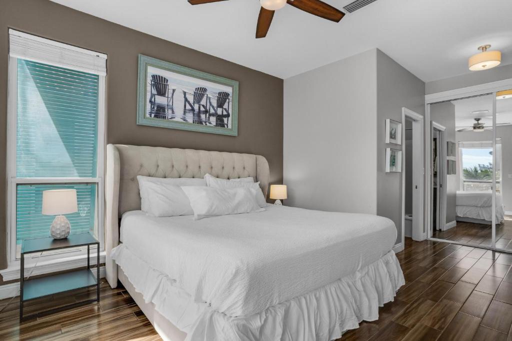 Ein Bett oder Betten in einem Zimmer der Unterkunft Destiny Beach Villas #20A