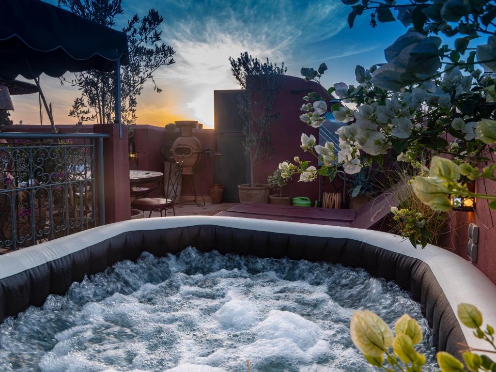 Zahrada ubytování Riad dar El Arsa Rooftop & jacuzzi