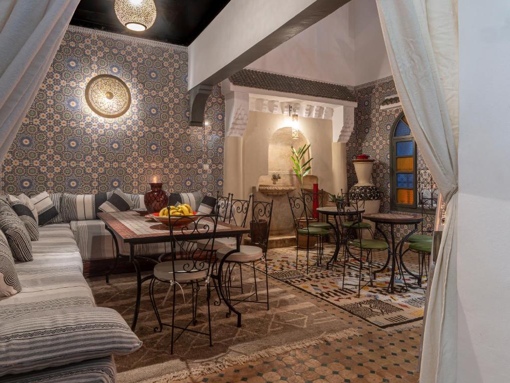 Posezení v ubytování Riad dar El Arsa Rooftop & jacuzzi