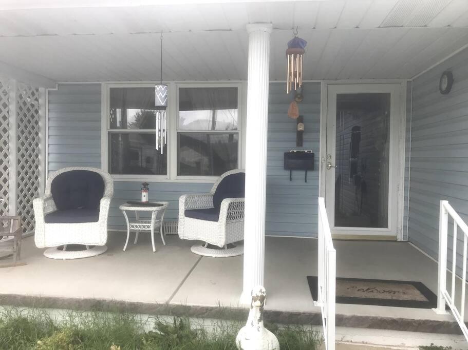 Cozy, comfy 3bed, 2bath home with gas fireplace, Parkersburg Tarifs 2023