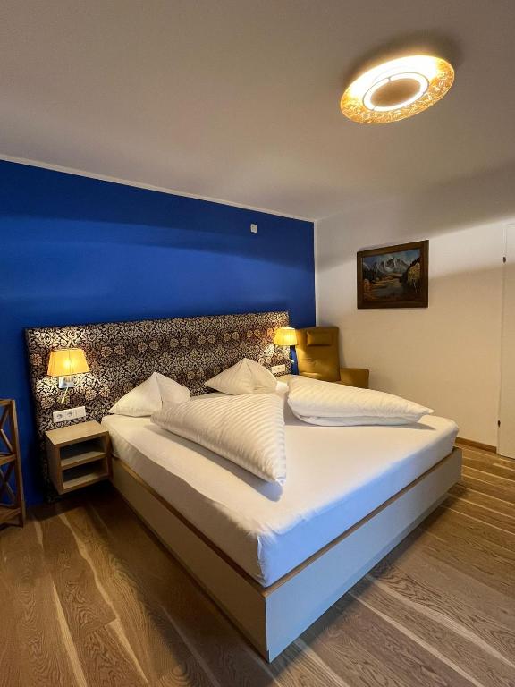 Postel nebo postele na pokoji v ubytování Hotel Goldener Löwe