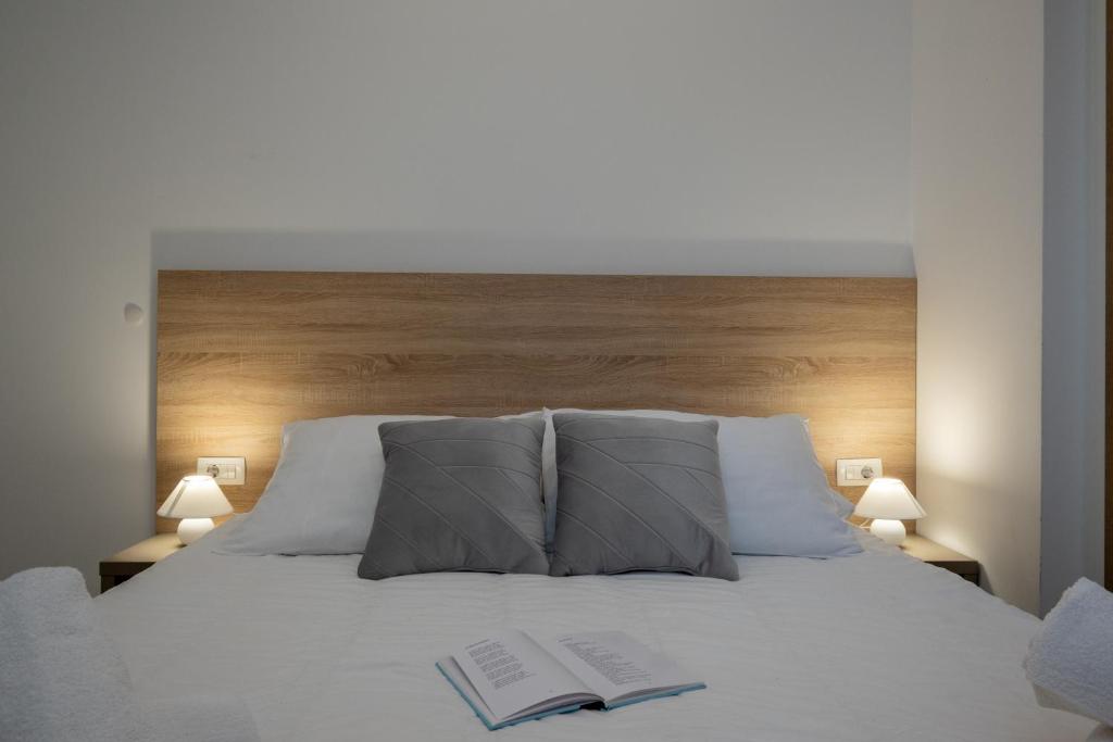 Posteľ alebo postele v izbe v ubytovaní Apartments Palace Kolovare