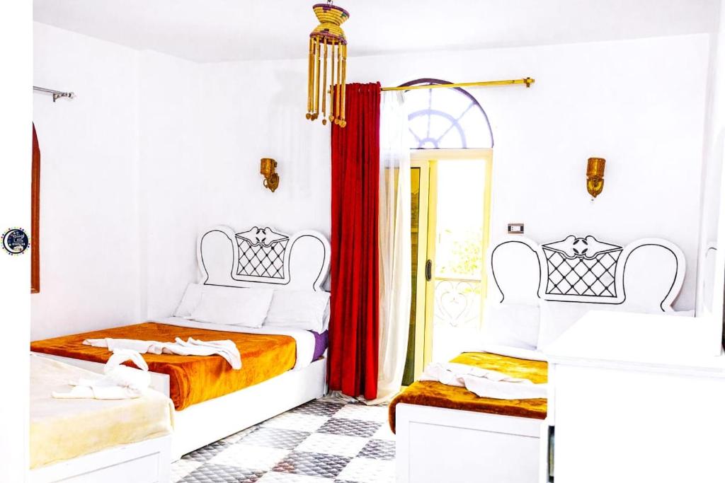 Postel nebo postele na pokoji v ubytování Onaty Ka Guest House