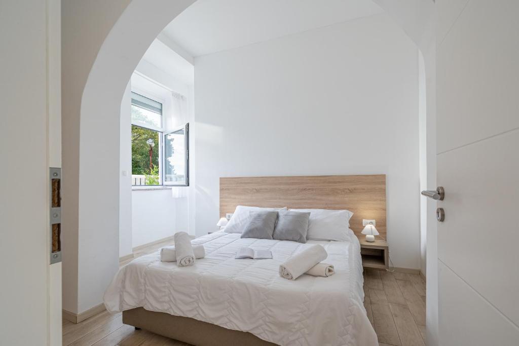 Posteľ alebo postele v izbe v ubytovaní Apartments Palace Kolovare