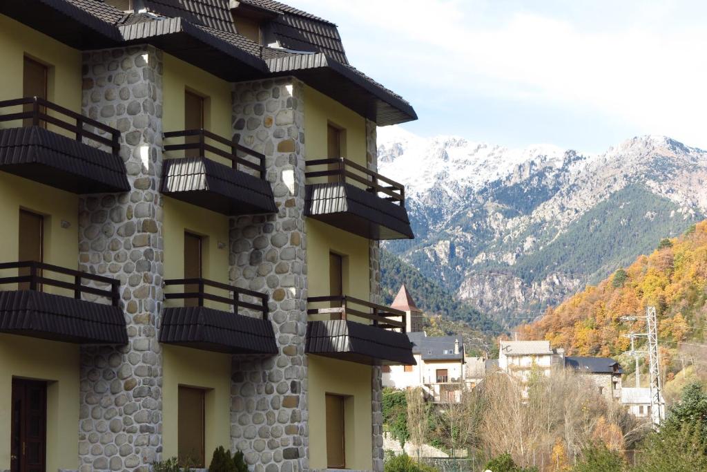 Nespecifikovaný výhled na hory nebo výhled na hory při pohledu z hotelu