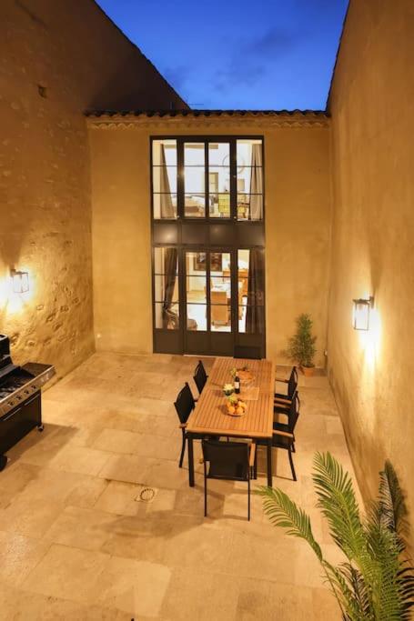 Patio alebo iná vonkajšia časť ubytovania Longue Vie à la Reine - Piscine - Château