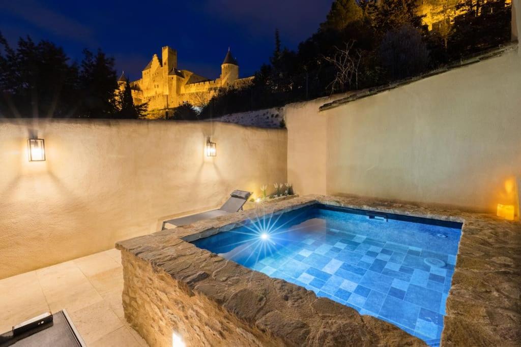 Bazén v ubytovaní Longue Vie à la Reine - Piscine - Château alebo v jeho blízkosti