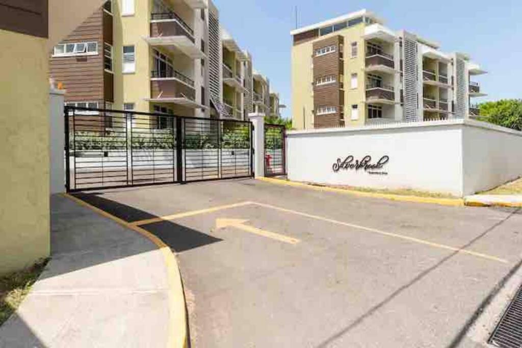 Chic Modern Retreat, Kingston (updated prices 2024)