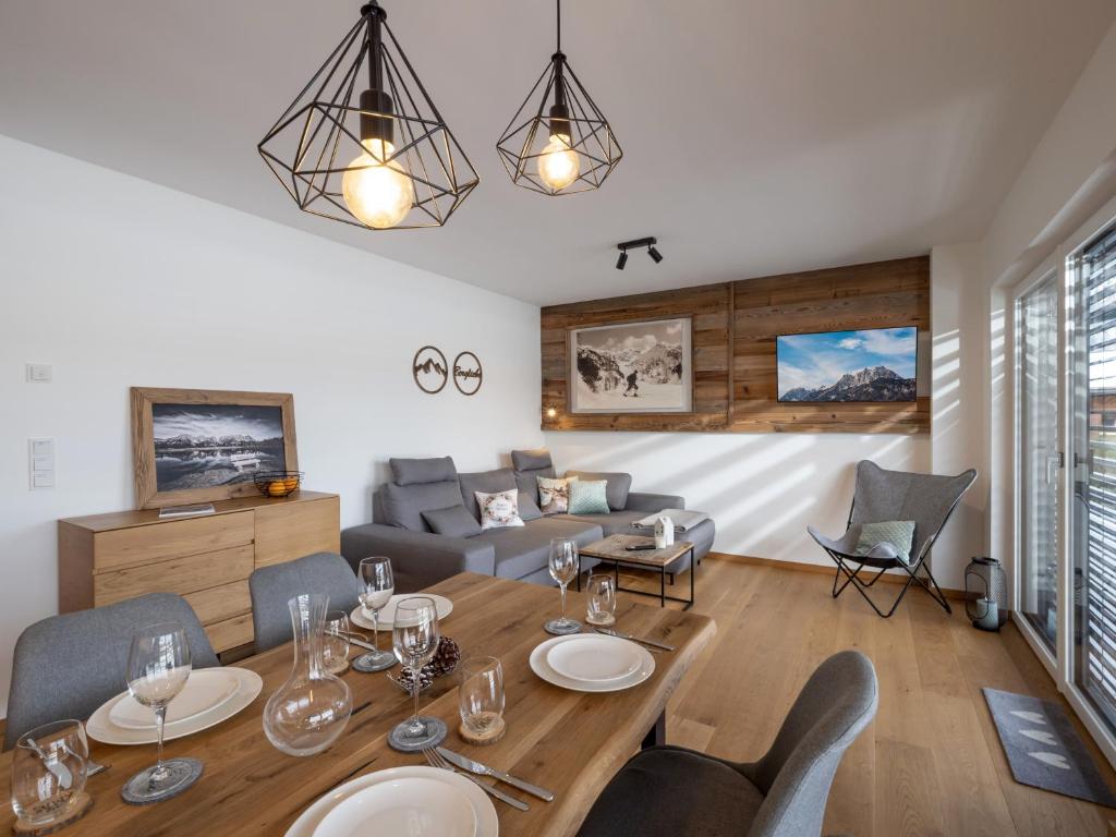 Część wypoczynkowa w obiekcie Ferienwohnung Tirolglück mit großem Garten