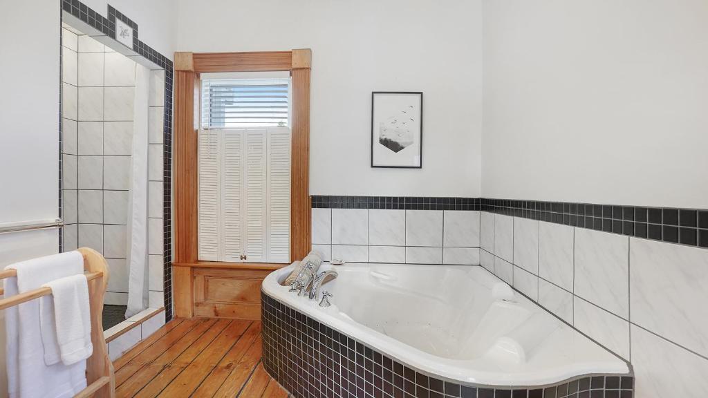 Sail Inn Lunenburg - Superior Queen Room Mit Meerblick - Hauptgeschoss