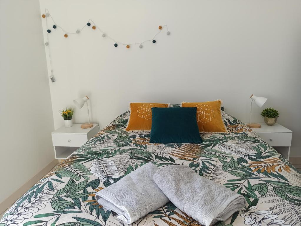 Ένα ή περισσότερα κρεβάτια σε δωμάτιο στο Faubourg de la Cueille - Aux portes du Futuroscope