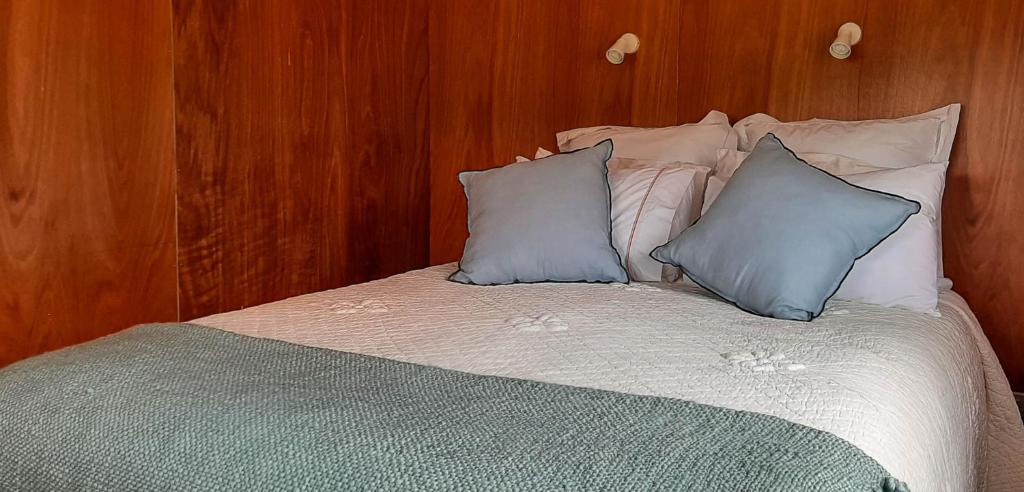 Postel nebo postele na pokoji v ubytování Waiora cottage