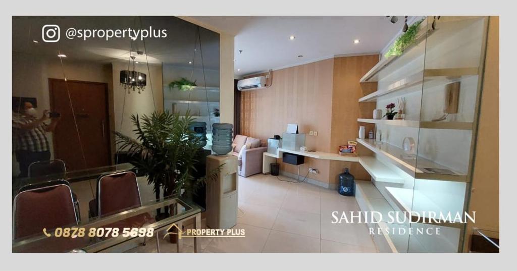 Luxurious 2 BR Apartment on Sudirman Rd in Central Jakarta 주방 또는 간이 주방