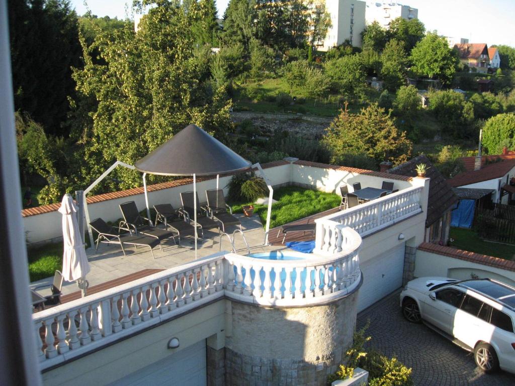 a balcony with chairs and a swimming pool on a building at Apartment Sejko in Český Krumlov