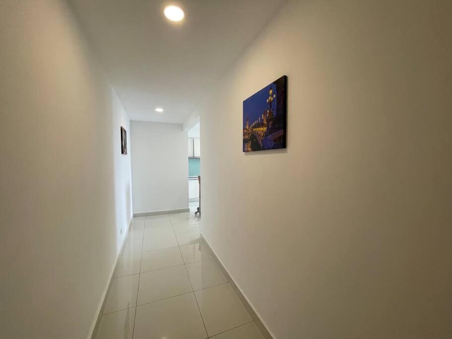 Teega Suites PuteriHarbour By WP Homestay - Two-Bedroom Apartment With Balcony And Sea View
