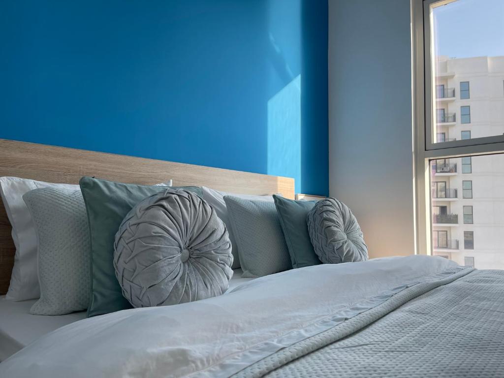 Posteľ alebo postele v izbe v ubytovaní Yas Island - 2 Bedrooms, 2 toilet with shared Pool & Parking