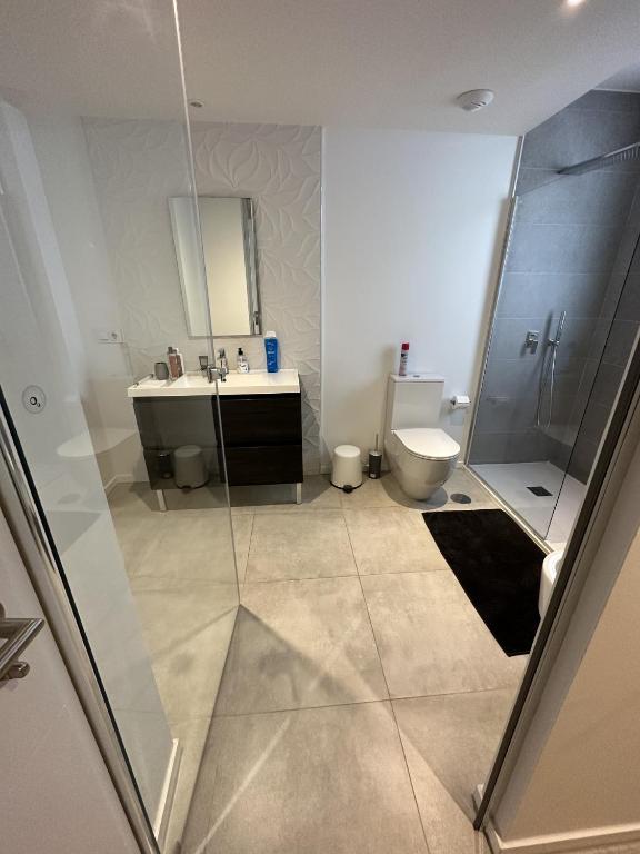 Kúpeľňa v ubytovaní 2-bedroom-apartment with a terrace, pool, gym