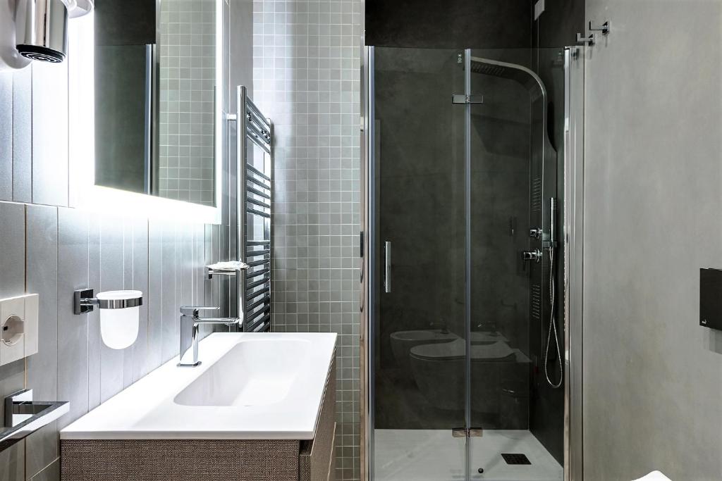 Koupelna v ubytování Petit Hotel