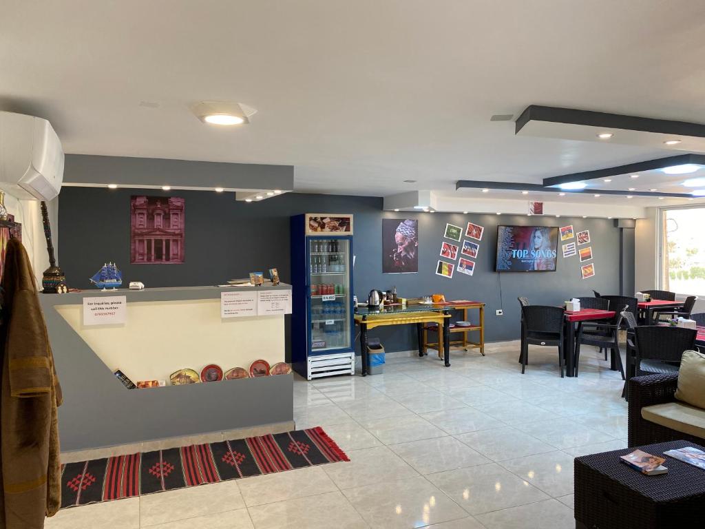 TV a/nebo společenská místnost v ubytování Rose city inn