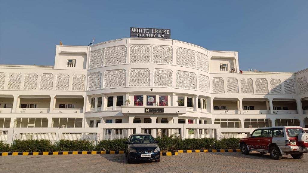 WHITE HOUSE COUNTRY INN, Jhajjar, India - Booking.com