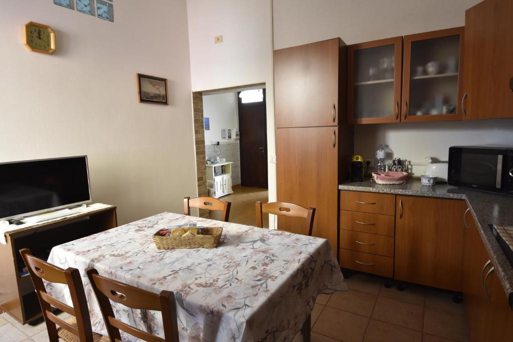 Kuchyňa alebo kuchynka v ubytovaní La casa di Nonno